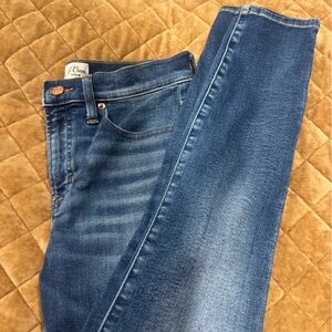 J crew Women's Classic Skinny Jeans 9”toothpick
Like NEW🌟EXCELLENT CONDITION 🌟